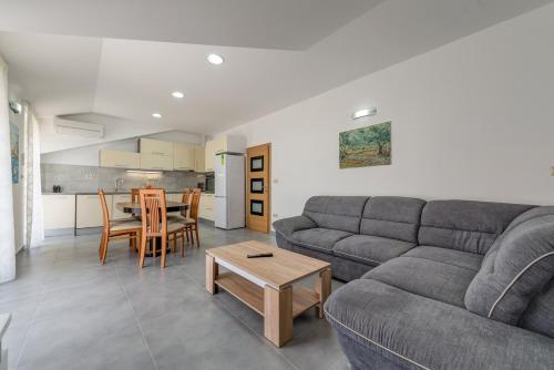 Luxury-New Apartment