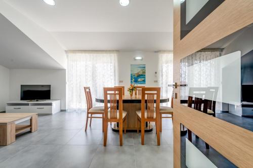 Luxury-New Apartment