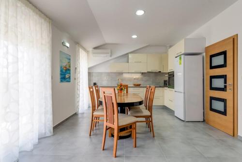 Luxury-New Apartment