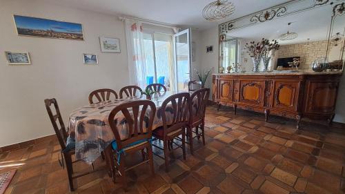 a dining room with a table and chairs at Chez Betty in Semur-en-Auxois