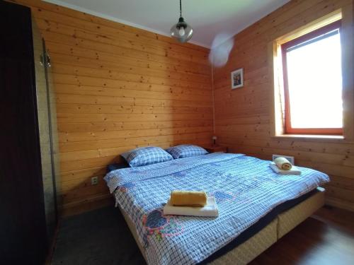 Postel nebo postele na pokoji v ubytování Apartmán v dřevěném domě