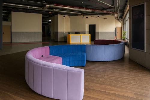 a lobby with a purple and blue couch and a table at The Metrostay Opposite New Delhi Railway Station, Above Metro, 20 Mins From IGI Airport in New Delhi
