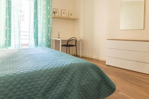 a bedroom with a bed and a dresser and a desk at ORA APARTMENT Centro Desenzano del Garda By Case al Lago in Desenzano del Garda