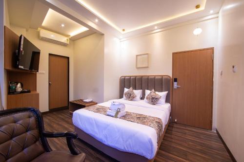 Ένα ή περισσότερα κρεβάτια σε δωμάτιο στο Hotel Afotel Mumbai-Near International Airport