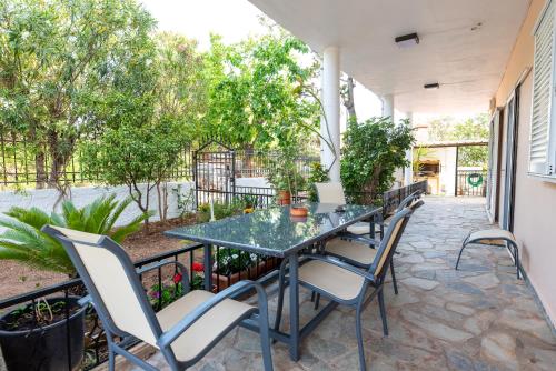 Pyramisa House Free Shuttle From And To Athens Airport By SEM