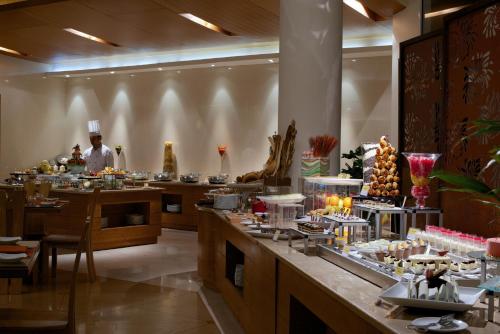 Makanan di atau berdekatan hotel