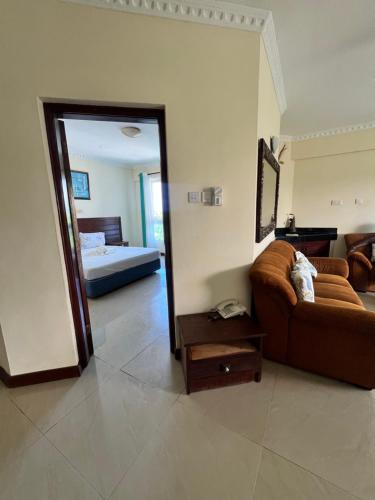Ein Bett oder Betten in einem Zimmer der Unterkunft Nyali Sunrise Apartment