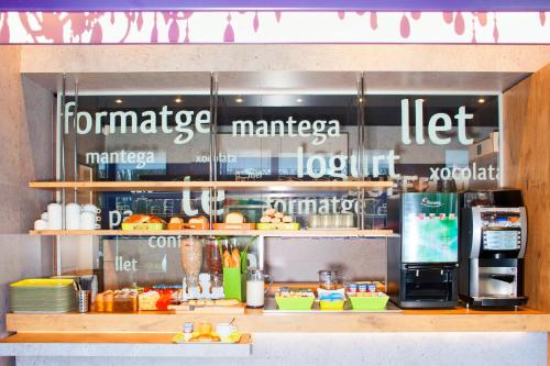 a kitchen with a coffee maker and a lift sign at ibis budget Marne la Vallée Bry sur Marne in Bry-sur-Marne
