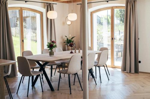 a dining room with a table and chairs at Das Frialing in Altenmarkt an der Alz