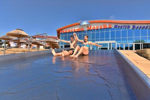 Kolam renang di atau dekat dengan Willa Posejdon - Aquapark Panorama Morska All Inclusive