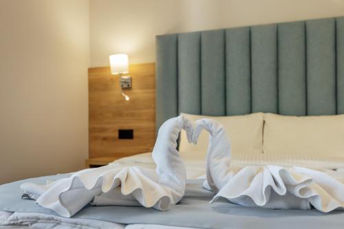 two swans making a heart on a bed at HOTEL TALIA in Herceg-Novi