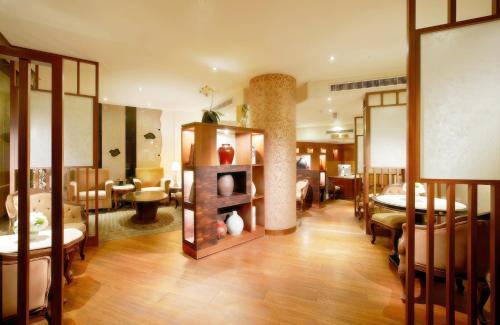 a living room with a room with a table and chairs at Deja Vu Hotel in Taipei