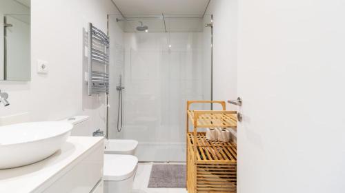 a bathroom with a sink and a toilet and a shower at Fantastic Alda Rodrigues Apartment by Unique Hosts in Senhora da Hora
