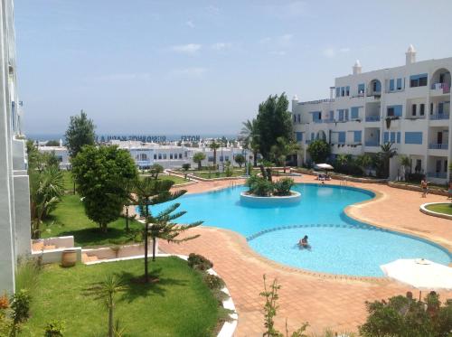 a view of a swimming pool in a resort at Bel appartement, vue imprenable sur la mer, 80 m2, et super terrasse in Marina Smir