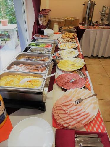 Jídlo v penzionu nebo okolí