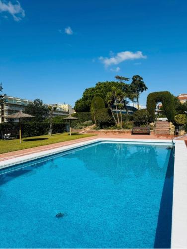 Confortable piso con 2 piscinas cerca de la playa