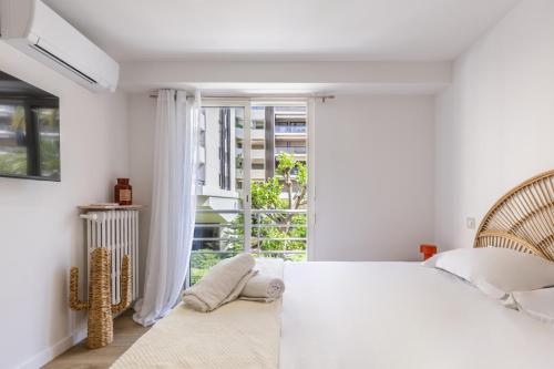 LB Vacation Rentals I Beautiful 2BR Apt, Renovated in 2025, La Croisette, Minutes from Beach and Palais