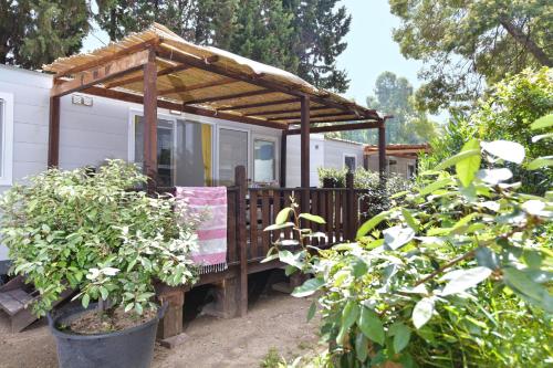 Taman di luar Camping Village Flumendosa