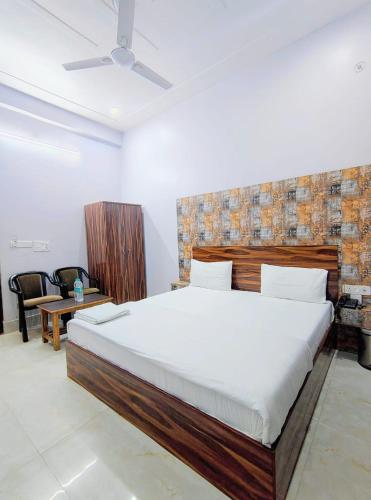 a bedroom with a large bed in a room at Hotel in New Delhi
