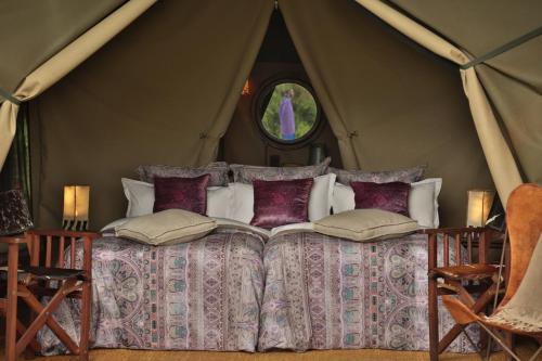 Tempat tidur dalam kamar di Pakulala Safari Camp - Ngorongoro