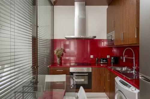 Charming Ajuda Apartment with Air Conditioning