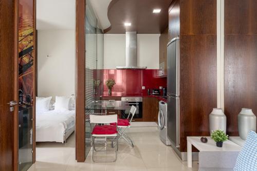 Charming Ajuda Apartment with Air Conditioning