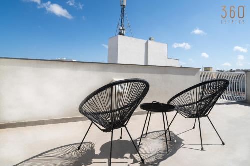 Balkón nebo terasa v ubytování One of a kind 5BR penthouse - Fully equipped with AC by 360 Estates