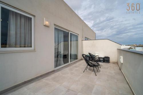 Balkón nebo terasa v ubytování One of a kind 5BR penthouse - Fully equipped with AC by 360 Estates