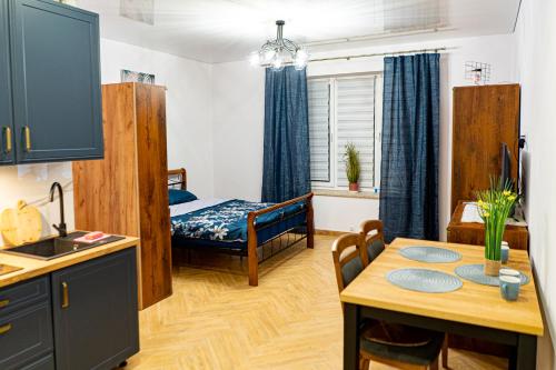 Ένα ή περισσότερα κρεβάτια σε δωμάτιο στο Apartamenty LUX Słowackiego, Przemyśl