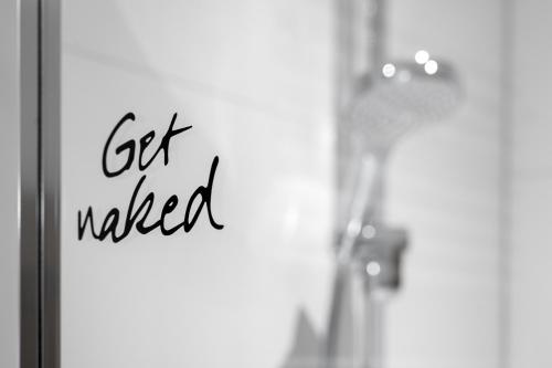 a sign that says get married written on a glass door at Elegant in Aschaffenburg
