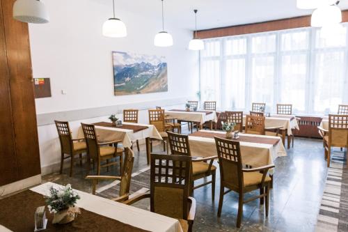 Restoran või mõni muu söögikoht majutusasutuses Hotel Tatrawest