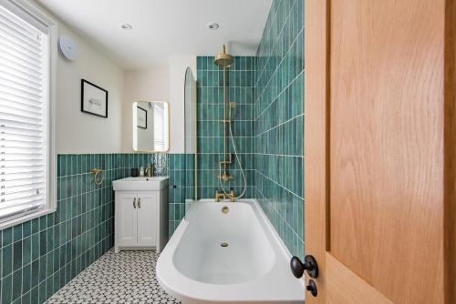 Vannituba majutusasutuses Brook Cottage by Keepers Cottages