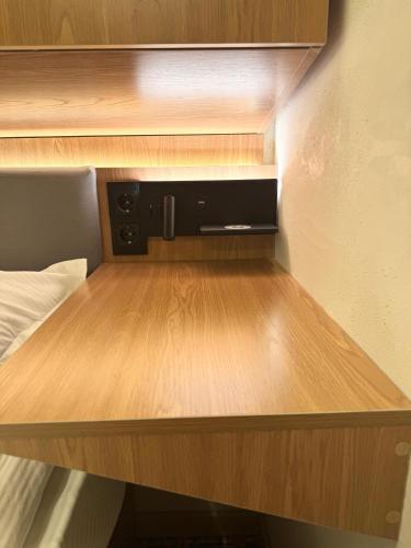 En eller flere senge i et værelse på AQ miniHOTEL