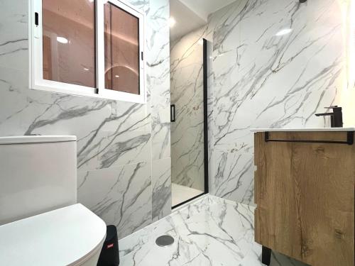 Ένα μπάνιο στο Zapillo Design Apartment