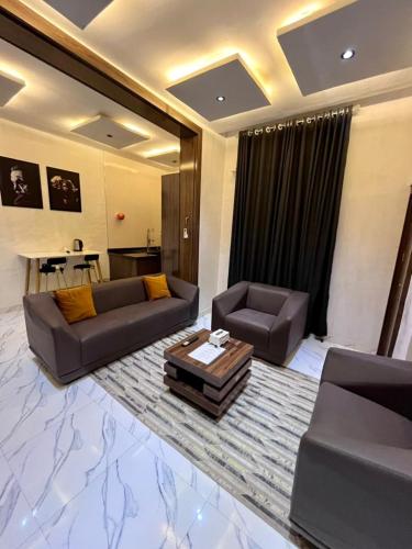 Coin salon dans l'établissement Royz Apartment