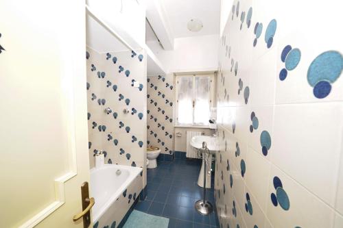 a bathroom with a tub and a toilet and a sink at Da Piero e Gina in Palidoro