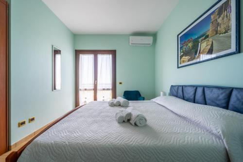 a bedroom with a bed with towels on it at Villa Rosa sul mare in Sciacca