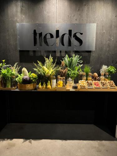 une vitrine avec des plantes sur une table dans l'établissement Airfield - Airport, à Luxembourg