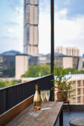 Ποτά στο Chic Studio with Panoramic Sandton Views