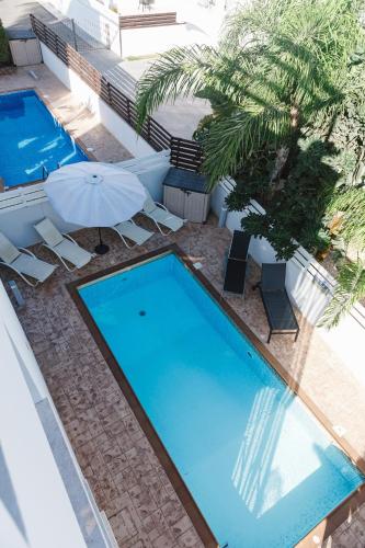 Hồ bơi trong/gần Nissini Villas