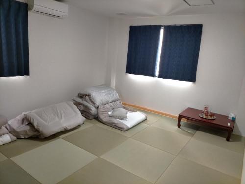 Postel nebo postele na pokoji v ubytování 民宿冬乃梅