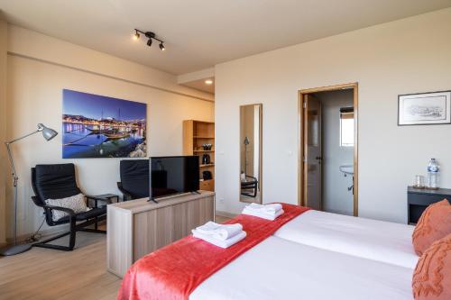 Skyline - Panoramic Porto view by Porto Velho Apt