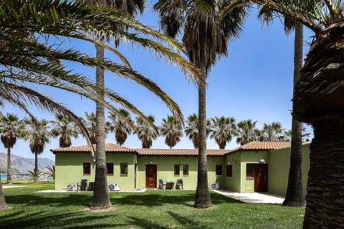 Jardín al aire libre en La Palma Beachfront Suites