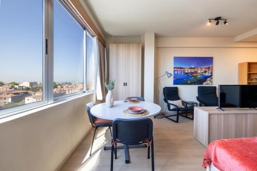 Skyline - Panoramic Porto view by Porto Velho Apt