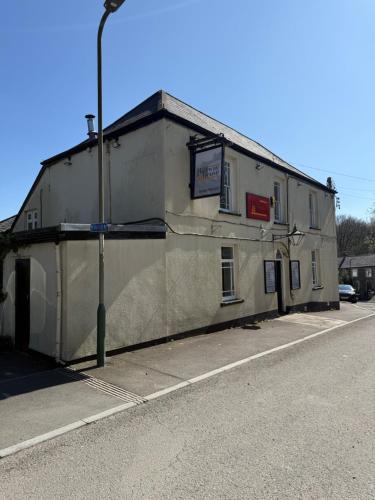Gallery image of The Halfway House in Maes y Cwmmer