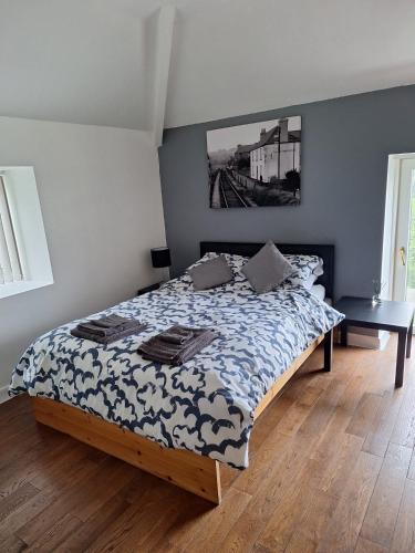 Gallery image of The Halfway House in Maes y Cwmmer