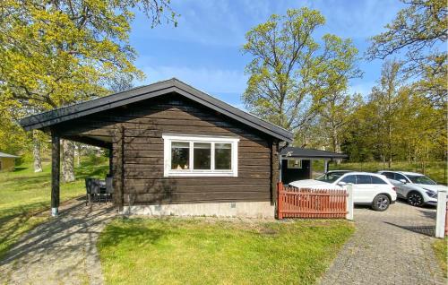 a small cabin with a window in a yard at 2 Bedroom Cozy Home In Oskarshamn in Oskarshamn