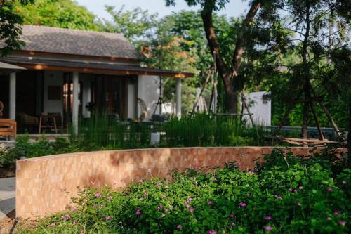 ดาวนับพัน Baanphandaoにある庭