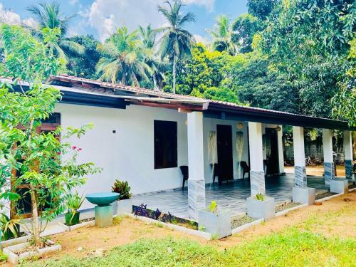 Κήπος έξω από το Regnum Villa Anuradhapura