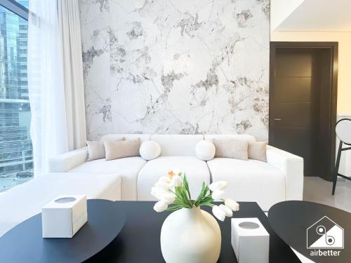Luxury 2B in Business Bay & Stunning Canal Views